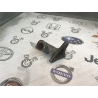 Патрубок системы охлаждения Volkswagen Passat B3 1988 027121133E