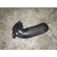 Патрубок воздушного фильтра Volkswagen Passat 2002 8d0129615k