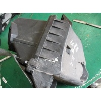Корпус воздушного фильтра Volkswagen Passat 1997 058133837e
