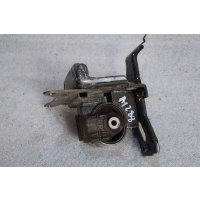 Подушка крепления двигателя Toyota Yaris XP9 2010 123720N010