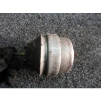 Подушка крепления двигателя Volkswagen Passat 1998 8d0199379ae