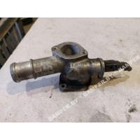 Фланец (тройник) системы охлаждения Volkswagen Sharan 2002 038121133j