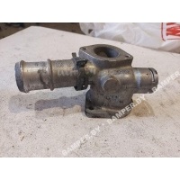 Фланец (тройник) системы охлаждения Volkswagen Sharan 2002 038121133j