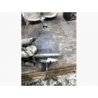 Подушка крепления двигателя Volkswagen Passat 1999 8d0199379s