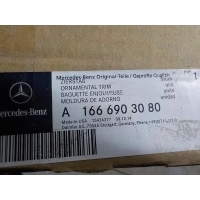 Накладка стекла заднего правого Mercedes Benz GL-Class X166 (GL/GLS) 2012- A1666903080