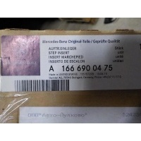 Накладка на порог правая Mercedes Benz W166 M-Klasse (ML/GLE) 2011- A1666900475