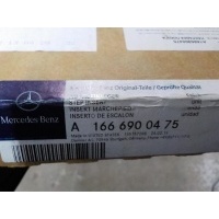 Накладка на порог правая Mercedes Benz W166 M-Klasse (ML/GLE) 2011- A1666900475