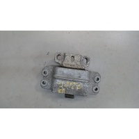 Подушка крепления КПП, левая Volkswagen Passat 7 2010-2015 2011 3C0199555P
