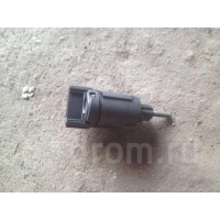 датчик включения стопсигнала Audi Allroad quattro 2000-2005 2003 3B0945511A
