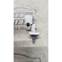 петля двери Audi Q5 2011 8K0831402B