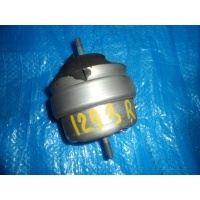 подушка двигателя VOLKSWAGEN PASSAT 3B2 8D0199379J