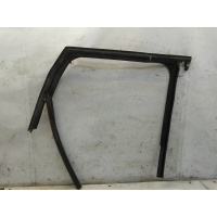 Уплотнитель стекла двери задней правой audi Q3 2012- 8U0839440