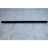 Уплотнитель стекла (внутри) передний правый Land Rover Range Rover Sport 2005-2009 CGE000902