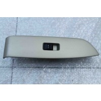 Кнопка стеклоподъемника задней правой
двери Lexus RX 300 RX 330 8403048090