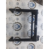 Кронштейн сидения Audi Q7 4L 2012 7l0881677G