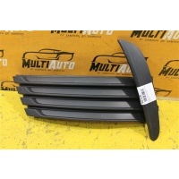 Накладка противотуманной фары Перед. Toyota Corolla 180 2016-2019 8148102600