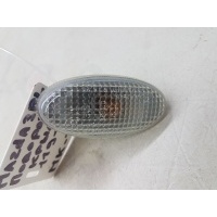 Повторитель на крыло белый Mazda 3 II BL 2009-2013 BBP852211B