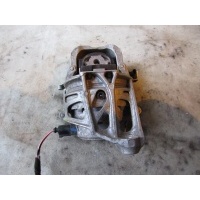 Подушка крепления двигателя правая Audi Q7 4M 2016 4M0199256AJ