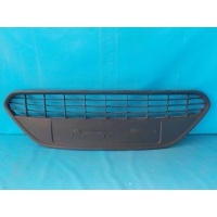 Решетка переднего бампера центральная Ford Focus II 2005-2011 1497510