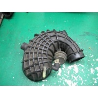 Патрубок воздушного фильтра Audi 100 1992 034133357p