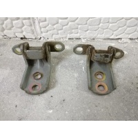 Петля двери Almera Classic B10 (06-13) пер L б\у