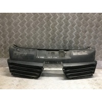 Clio ii решетка радиатора бампера передняя 8200272056