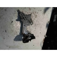 Кронштейн Audi A4 2009 059130147p