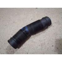 Патрубок воздушного фильтра Skoda Fabia 1 2003 6Q0129684B