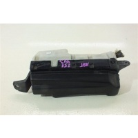 блок предохранителей Toyota Avensis AZT251 2006 8274105030