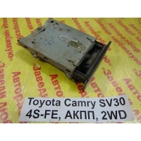 Пепельница Toyota Camry SV30 SV30 1994 74102-32060