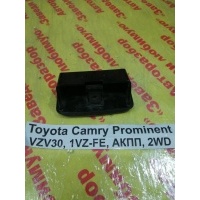 Пепельница Toyota Camry Prominent VZV30 1990 74109-32040
