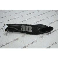 Воздуховод на корпус воздушного фильтра Land Rover Discovery L462 2016 LR095884