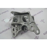 Кронштейн верхней опоры двигателя Land Rover Discovery Sport L550 2014 LR114215