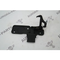 Крючок капота Land Rover Discovery L462 2016 LR137754