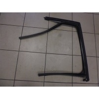 Уплотнитель стекла двери Audi Q5 8R 2009 8R0839440F