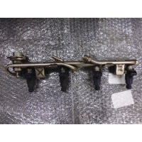 Рейка топливная (рампа) Volkswagen Passat 06B133681