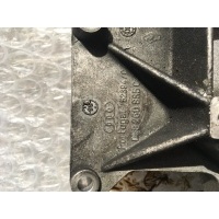 Кронштейн Audi A4 058260885C