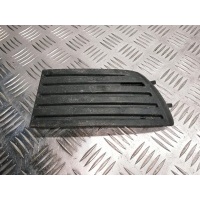 Заглушка (решетка) в бампер правая Nissan Primera P11 1998 622562J000