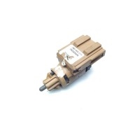 Выключатель концевой (концевик) Audi A4 B6 2003 3B0945511