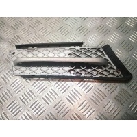 решетка в бампер правая BMW 3 E90/E91/E92/E93 2005 51117154552,7154552