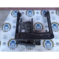 Кронштейн сидения Audi Q7 4L 2013 7l0881678G