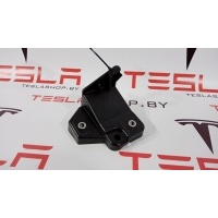 кронштейн (крепление) левый Tesla Model S 2021 1061331-00-B