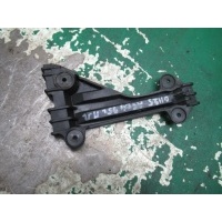 Кронштейн крепления бампера Audi A6 1995 4a0807284a