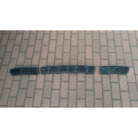 Audi a4 b5 решетки бампера комплект 8d0807683