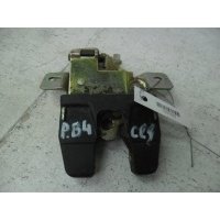Замок двери (крышки) багажника Volkswagen Passat B4 1996