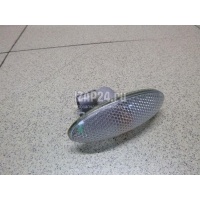 Повторитель на крыло белый Toyota CorollaVerso (2004 - 2009) 8173002080