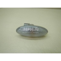 Повторитель на крыло белый Toyota Auris (E15) (2006 - 2012) 8173002080