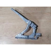 Петля капота правая Skoda Octavia (A5) II рестайлинг (2008–2013) 1Z0823302C
