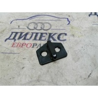 ответная часть замка двери Volvo 2004 30661367