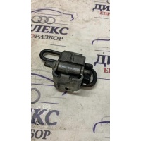 петля двери Audi A4 (B7) 2004-2009 8E0831412E
